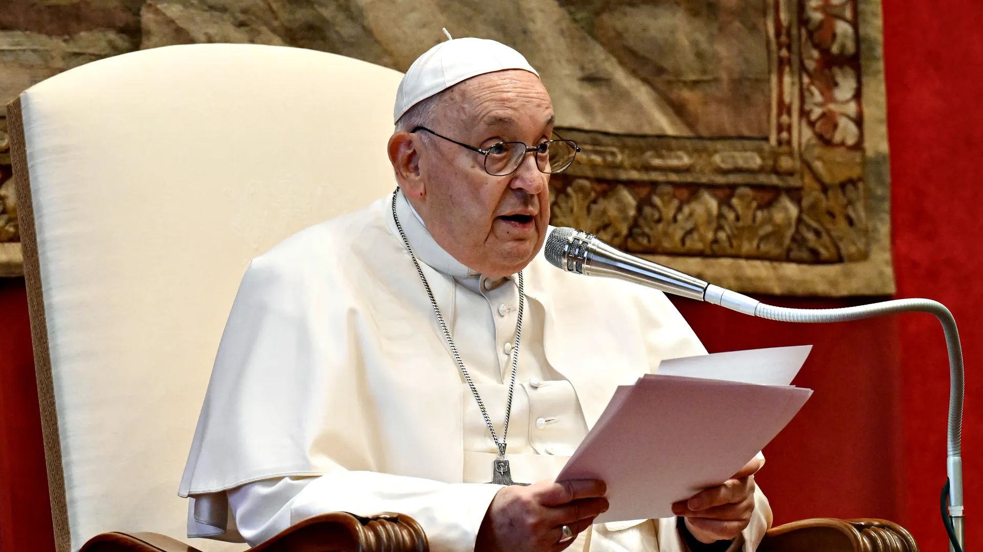 Pope Francis Calls for Global Ban on Surrogacy